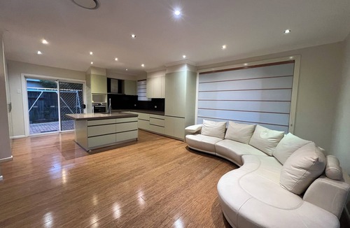 Beecroft House | 7 mins walking to Bus Station, 5 mins driving to epping train station