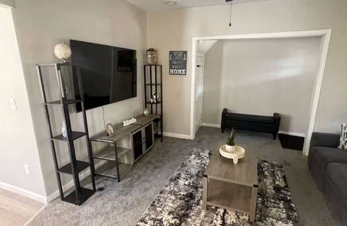 Pittsburgh House | 7 Minutes From DRAFT!