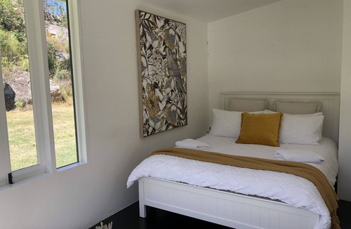 Wollombi House | 7 minutes from Wollombi town, 5 acre property with cozy house and separate barn.