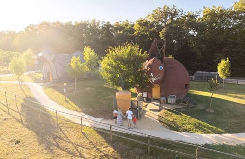 Dienne Cabin | 7-Person Yurt