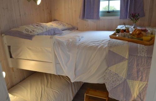 Bedfield House | 7 - Poppy