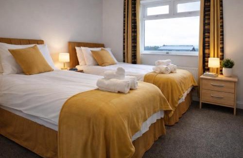Newton Aycliffe House | 7 Single Beds perfect for work groups or families