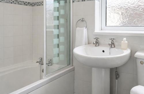 Newton Aycliffe House | 7 Single Beds perfect for work groups or families