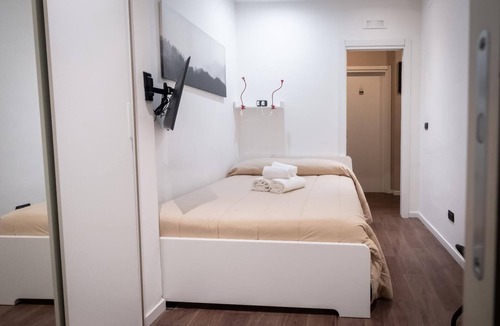 Bari City Centre Apartment | 7 SMALL DOUBLE ROOM