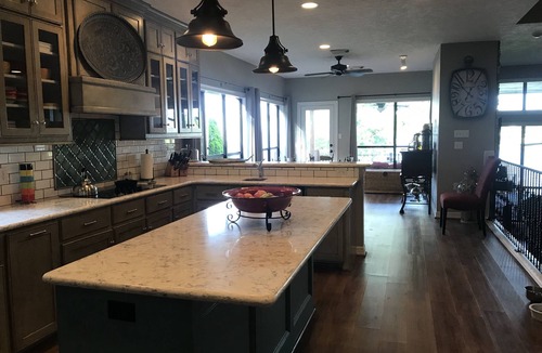 Walden on Lake Conroe House | 70 jet spa, lakefront, boat lift, swim/fish dock, huge yard, grill, Lrg 3300sf