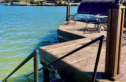 Walden on Lake Conroe House | 70 jet spa, lakefront, boat lift, swim/fish dock, huge yard, grill, Lrg 3300sf