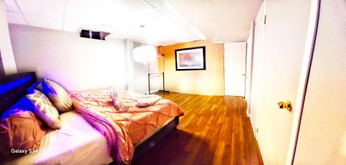 Vaughan House | 70 percent Off Luxurious Hot Tub,Sauna, 2000Sqft of Private