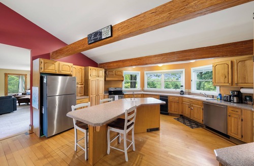 Conway House | 70 Private Acres+Sleeps 12+Fire Pit+Pet Friendly