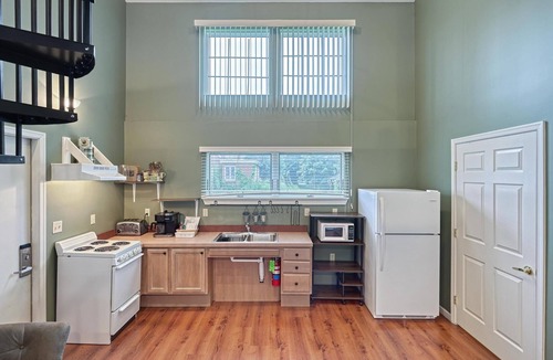 Hershey Apartment | 700 sq ft Suite w/Full Kitchen (ADA Compliant | 2 Floors)