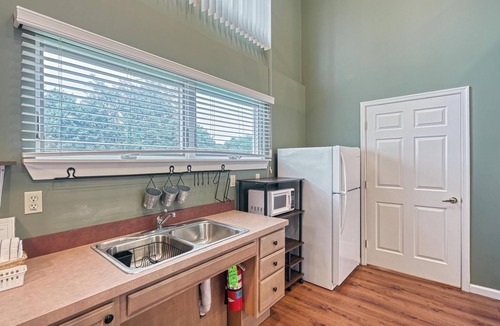 Hershey Apartment | 700 sq ft Suite w/Full Kitchen (ADA Compliant | 2 Floors)
