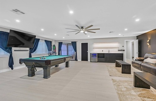 Foothills House | 7000 Sq ft Upscale 5BR Villa | Pool, Spa, Gym