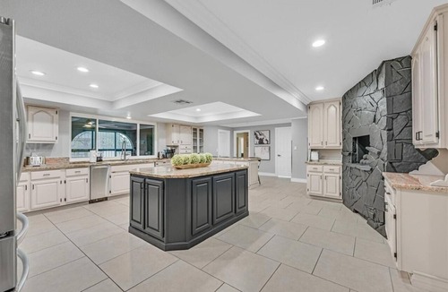 Foothills House | 7000 Sq ft Upscale 5BR Villa | Pool, Spa, Gym