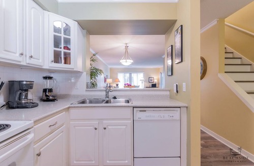 Hilton Head Island Condo | 71 Springwood Villas - 2 Bedroom Springwood Condo near Coligny, Tennis