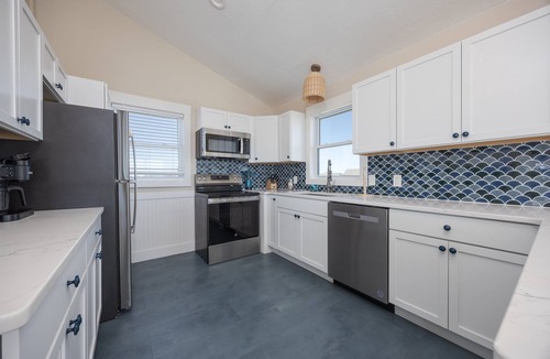 Waves House | 7158- 'A Wave From It All'—6BR, 5BA in Waves, NC. Sleeps 16 in pure comfort.