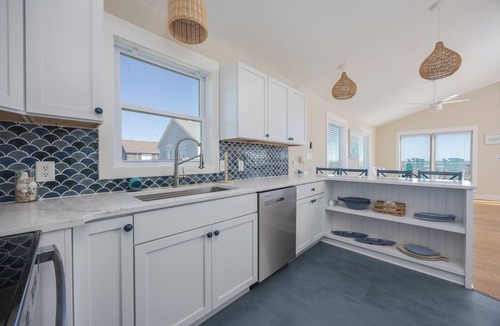 Waves House | 7158- 'A Wave From It All'—6BR, 5BA in Waves, NC. Sleeps 16 in pure comfort.