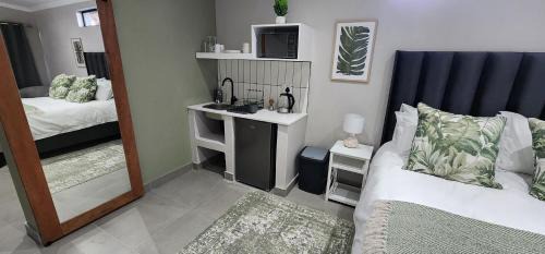 Bloemfontein Apartment | 72 on Circle