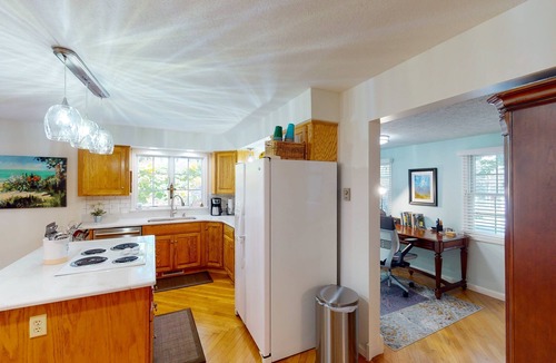 Lakeside Cottage | 720 Jamine Ave. Spacious Cottage in Quiet Area Near the Pool and Pickleball!