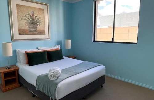 East Perth Apartment | 73 Serene 2BR Apt Perth CBD Pool-Gym & FREE Parkng