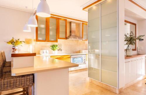 Hermanus City-Centre Apartment | 74 on Marine