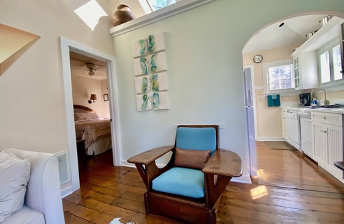 Union Pier Cottage | 75 Paces to Beach Stairs! Walk to Road House Diner + Whistle Stop Deli/Bakery!