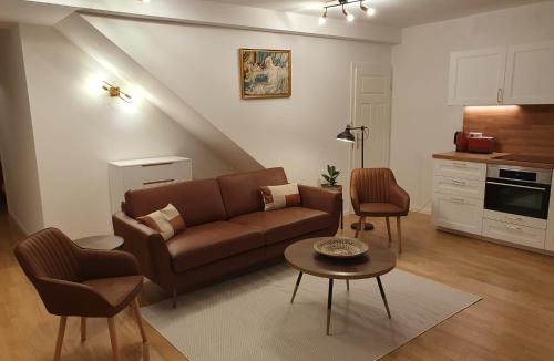 Obersendling Apartment | 75m2 lichtdurchflutete 3 Zimmer Souterrain Wohnung in einem Neubau Villa