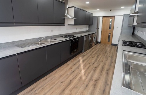 Selly Oak House | 76 Bournbrook Road Equipped Studios Near QE