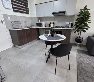Boksburg Apartment | 77 on Par