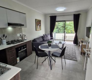 Boksburg Apartment | 77 on Par