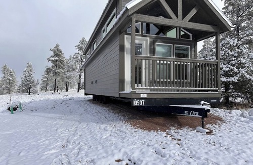 Williams Ski Chalet | 7A Cozy chalet with bedroom and Wi-Fi, AC ,Mountain view in Beautiful Williams