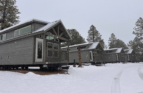Williams Ski Chalet | 7A Cozy chalet with bedroom and Wi-Fi, AC ,Mountain view in Beautiful Williams