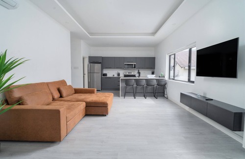 Barbican Apartment | 7B/R w/pool Complex @ Terrace Eight