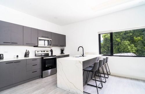 Barbican Apartment | 7B/R w/pool Complex @ Terrace Eight