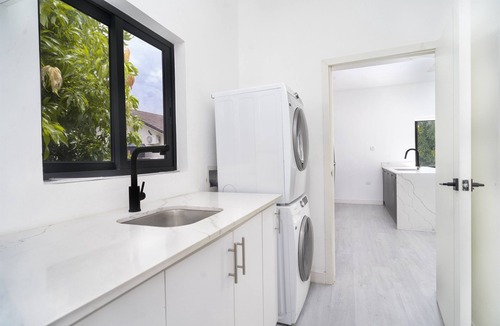Barbican Apartment | 7B/R w/pool Complex @ Terrace Eight