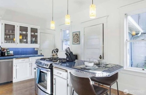 West Queen Anne House | 7B4B Luxury Home! Sleeps 20! Beautiful Views!