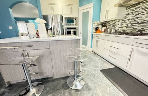 Northwest Edmonton House | 7BDRM Pet Friendly 3Car Garage Home >Sleeps18