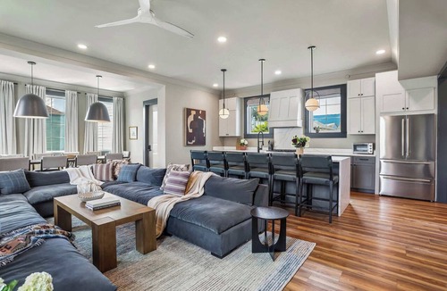 Faubourg Lafayette Hotel | 7BR City Condo | Pool Access Near CBD