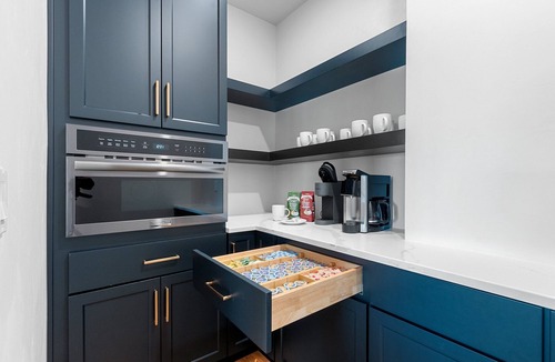 Green Bay House | 7BR Luxury Penthouse with Heated Pool