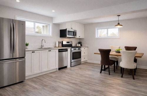 Mountain View House | 7BR Sleeps 16 | 2 Kitchens | Hot Tub + Sauna | 15 Min to Waterton