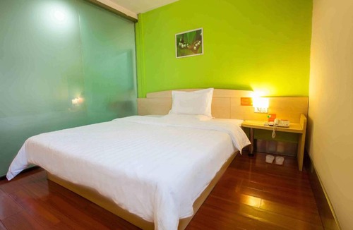 Yangxi County Hotel | 7Days Inn Yangjiang Yangxi Renmin Road Pedestrian Street