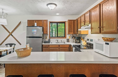 Briar Crest Woods Cabin | 7mins to Skiing, Fire Pit, Game Table | Lake Access | Hygge Home by AvantStay