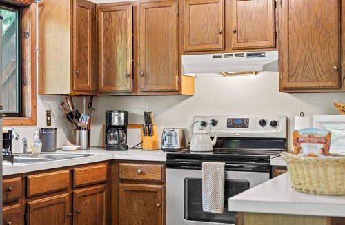 Briar Crest Woods Cabin | 7mins to Skiing, Fire Pit, Game Table | Lake Access | Hygge Home by AvantStay