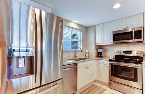 Fernandina Beach Condo | 7th Floor, Corner property on the top floor with easy beach access. Exclusive fishing pier.