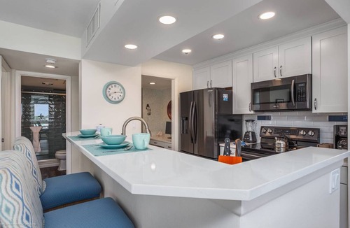 Siesta Key Condo | 7th-Floor Oceanfront Palm Beach Club Condo | Stunning Views | Heated Pool | Prime Location!