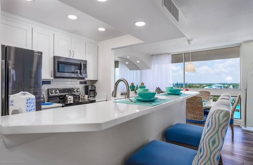 Siesta Key Condo | 7th-Floor Oceanfront Palm Beach Club Condo | Stunning Views | Heated Pool | Prime Location!