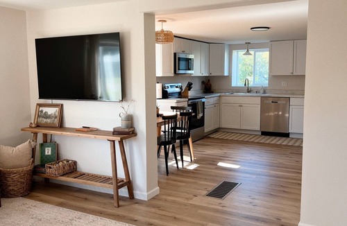 Adams Township House | 7th St Retreat 3-bedroom house in Atlantic Mine
