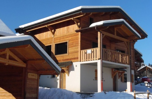 Morillon Ski Chalet | 8/10 * Chalet located in the town center 200m from the gondola and slopes