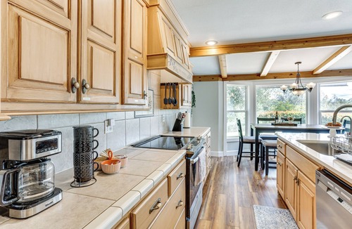 Columbia House | 8-Acre Retreat: Pool & Stunning Mt Lassen View!