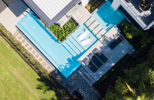Port Douglas House | 8 Beachfront Mirage - 6 Bedroom Luxury Home in Exclusive Position