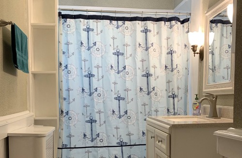 Parkside Condo | 8 Bedroom, 2 Full bath. Walk to Bars and Restaurants, Parking!