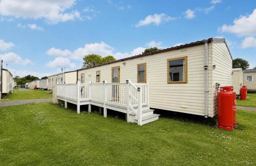 Louth House | 8 Berth Caravan With Decking At Sunnydale In Lincolnshire Ref 35087S
